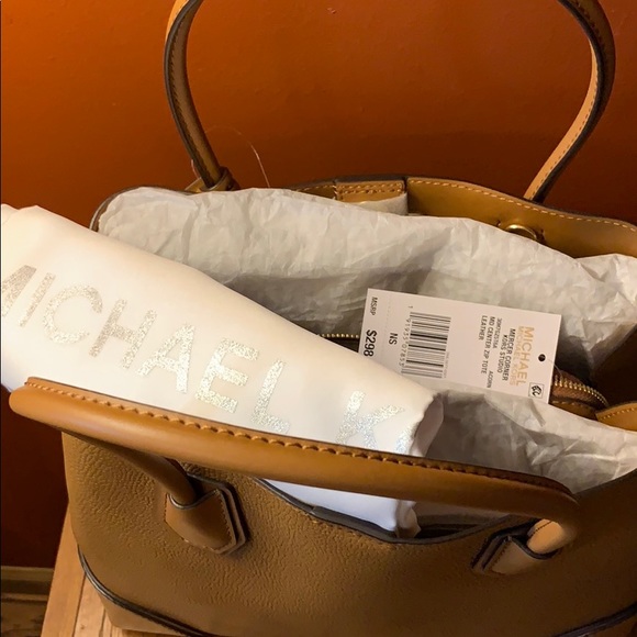 💝Michael Kors Mercer bag. NWT💝 - Picture 4 of 7